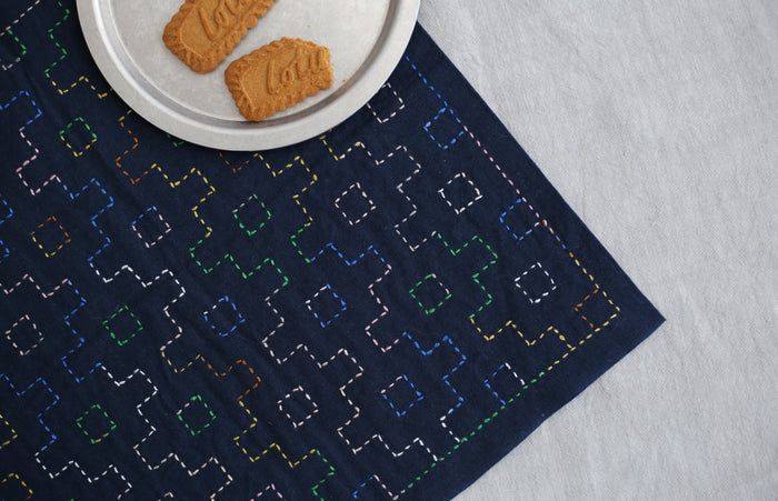 Daruma - Tsuzuki-Yamagata Mountain Range Cotton Sashiko Fukin Sampler Cloth - Blue or White