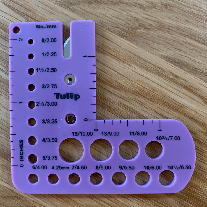 Tulip - Knitting Needle Gauge with Built-in Yarn Cutter - Purple